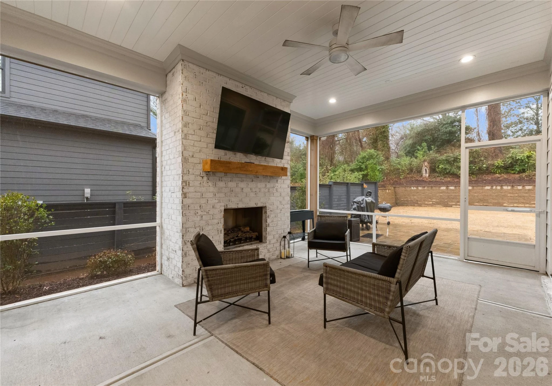 1527 St George Street - Photo 32