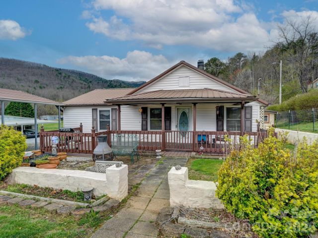 118 & 124 East Lawson Road, Hot Springs, NC, 28743