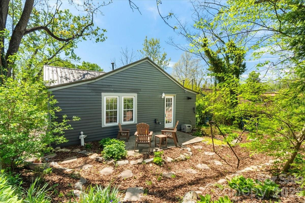 14 Woodrow Avenue - Photo 2