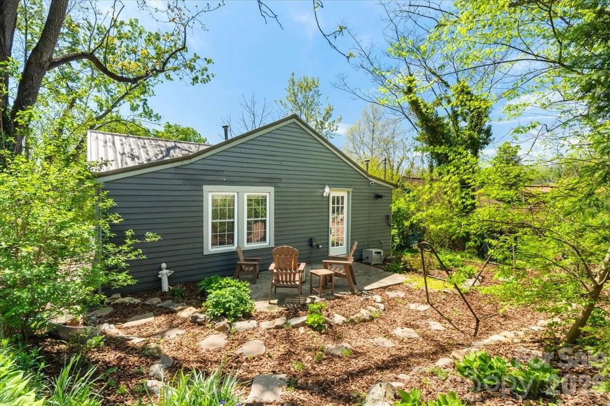 14 Woodrow Avenue - Photo 2