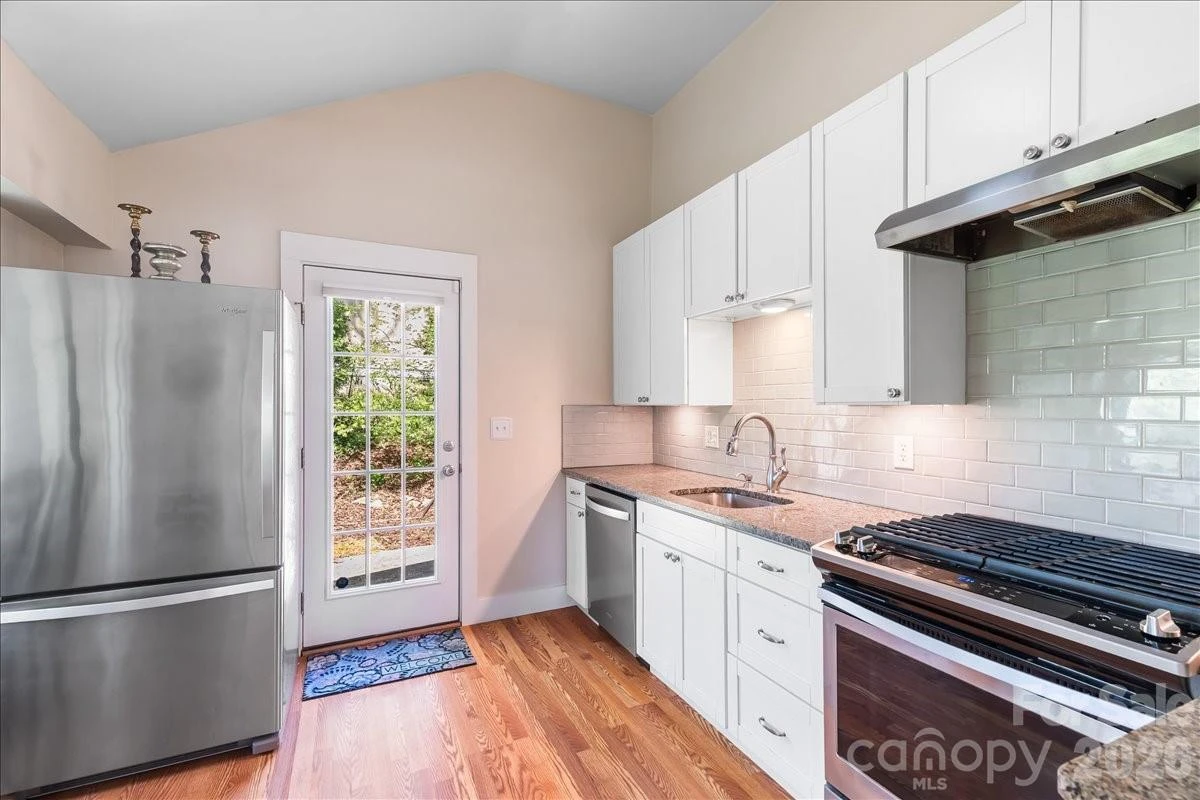 14 Woodrow Avenue - Photo 10