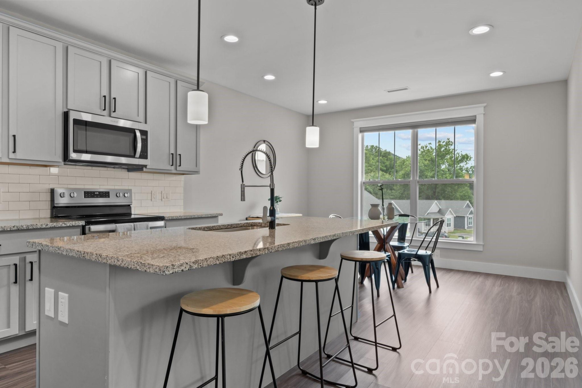 1112 Blueview Drive - Photo 4