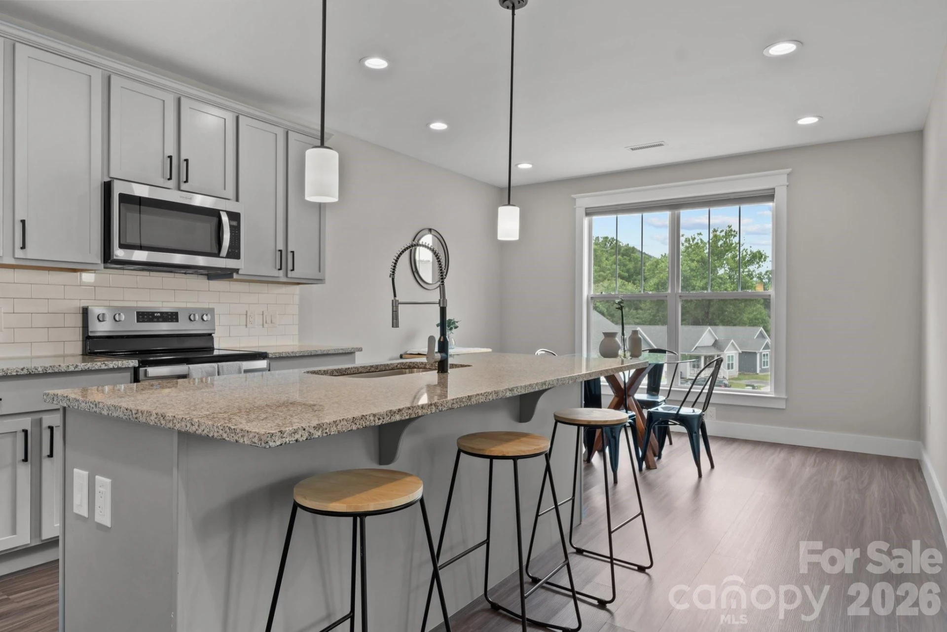 1112 Blueview Drive - Photo 4