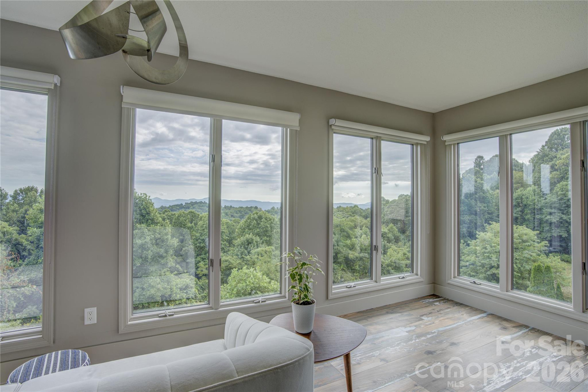 204 Fleetwood Plaza - Photo 2