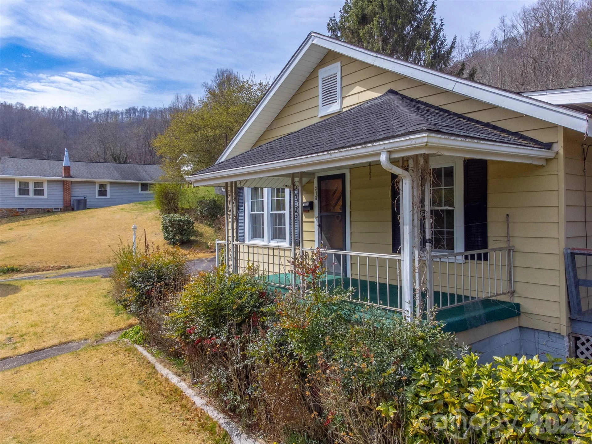 318 Sunrise Park - Photo 2