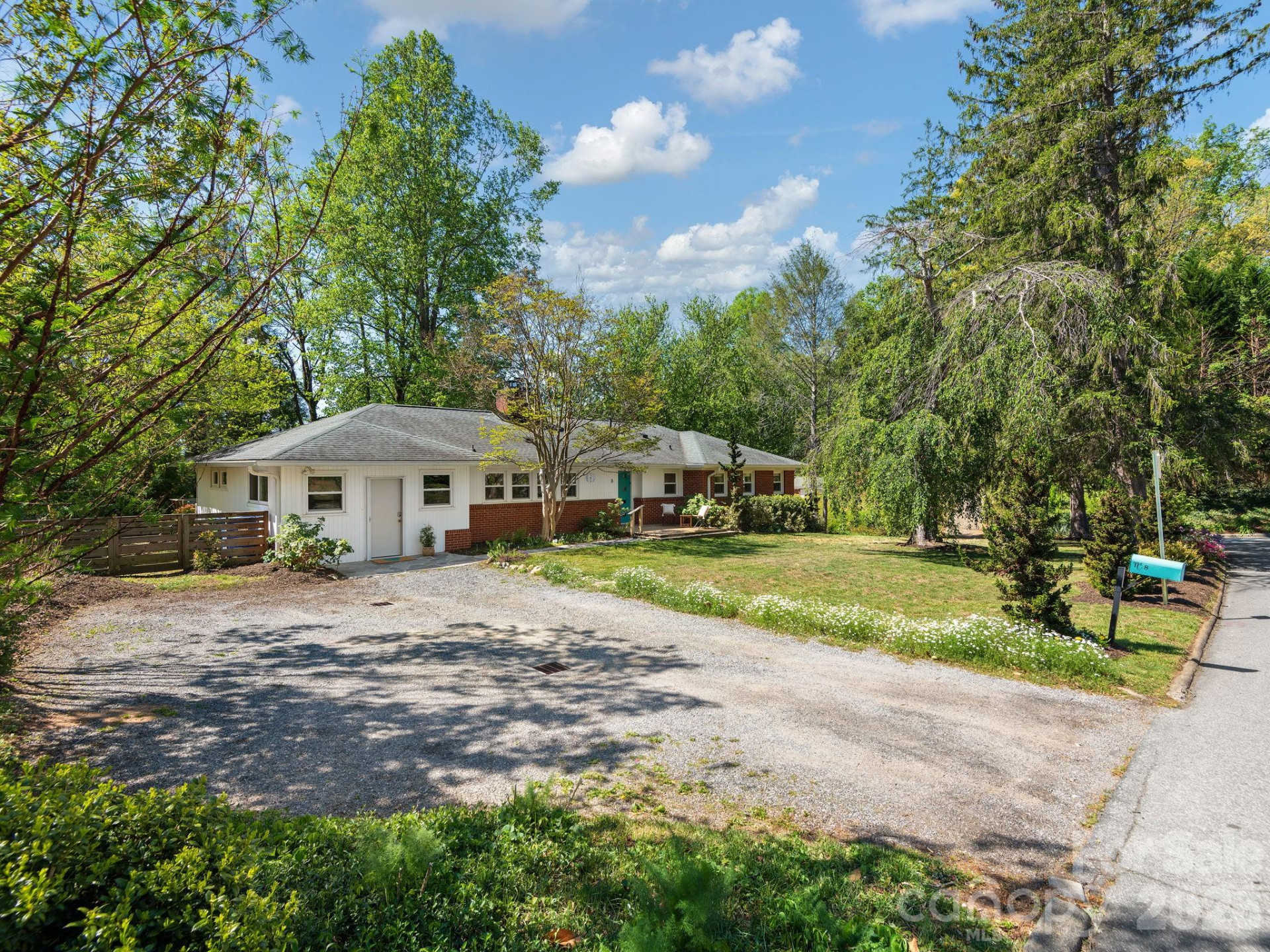 8 Fernlawn Road - Photo 3