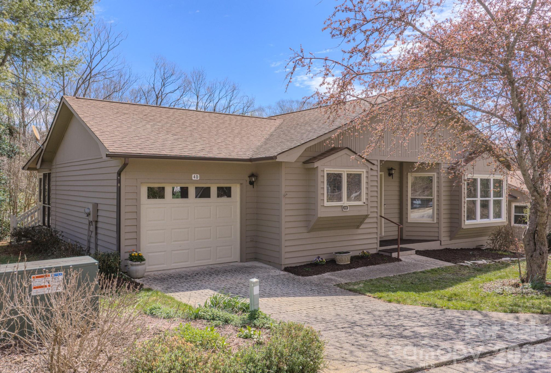 4 Hedgerose Court #D - Photo 2