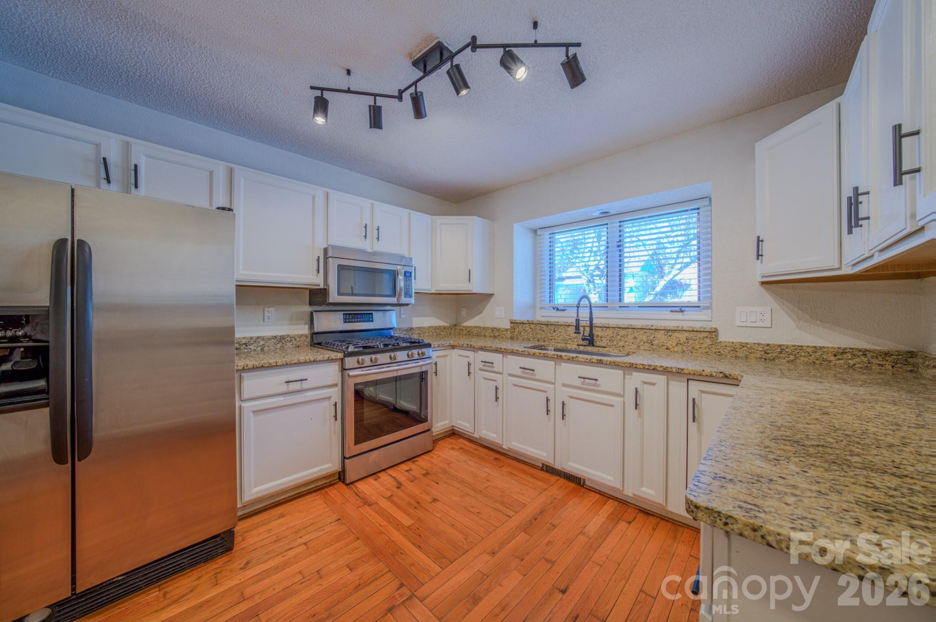 4 Hedgerose Court #D - Photo 8