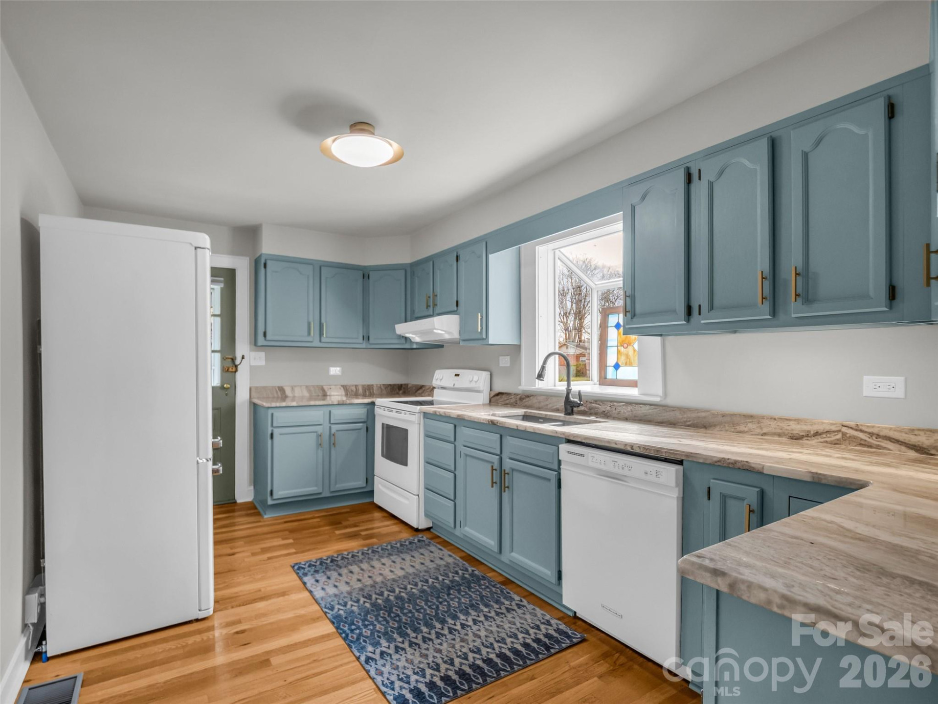 1038 Sylvan Boulevard - Photo 9