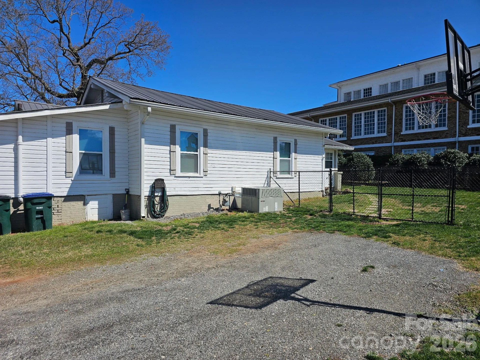 213 Colombo Street - Photo 9