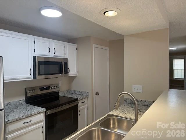 1610 Arlyn Circle - Photo 3