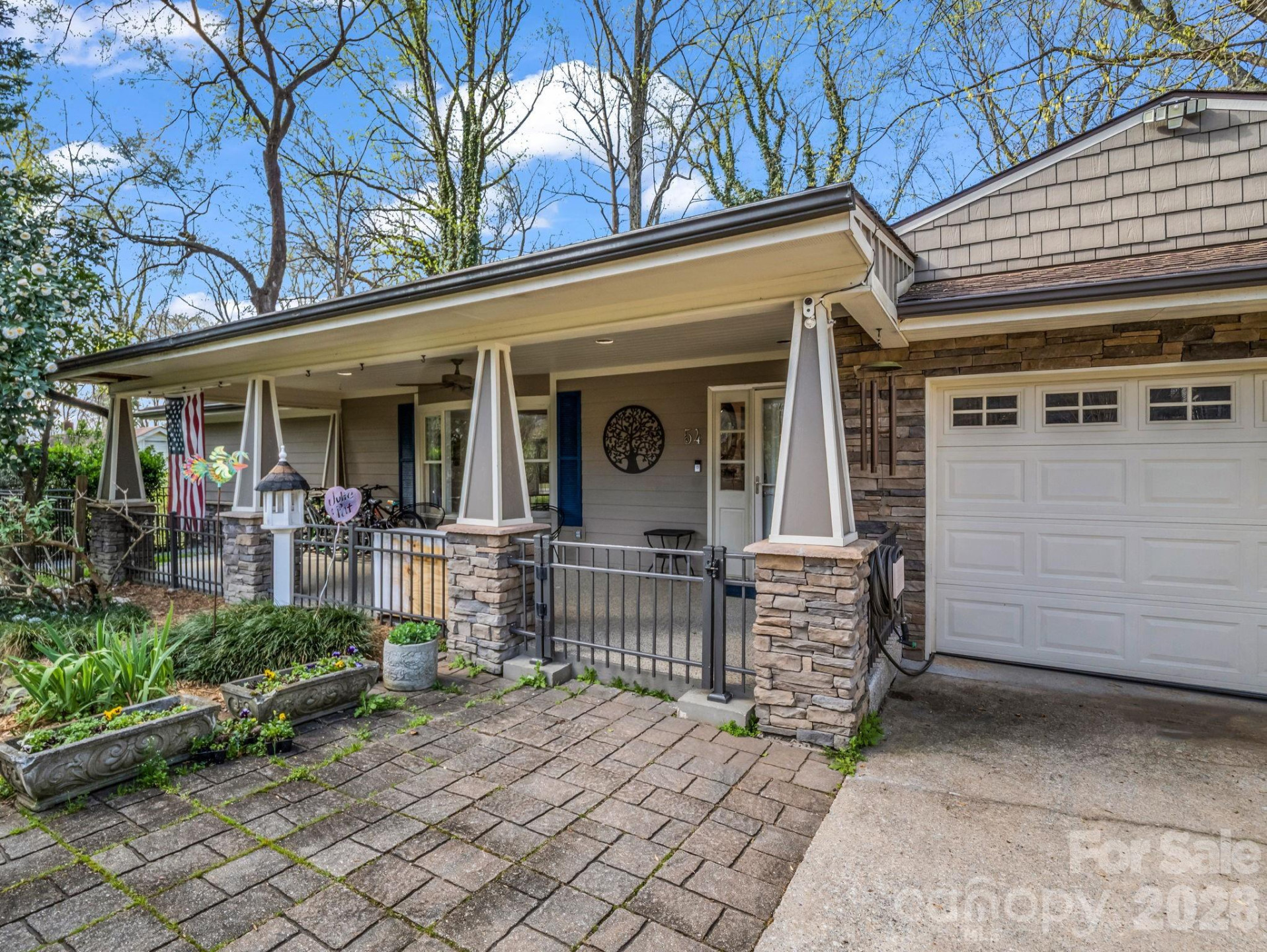 54 Broadway Avenue - Photo 2