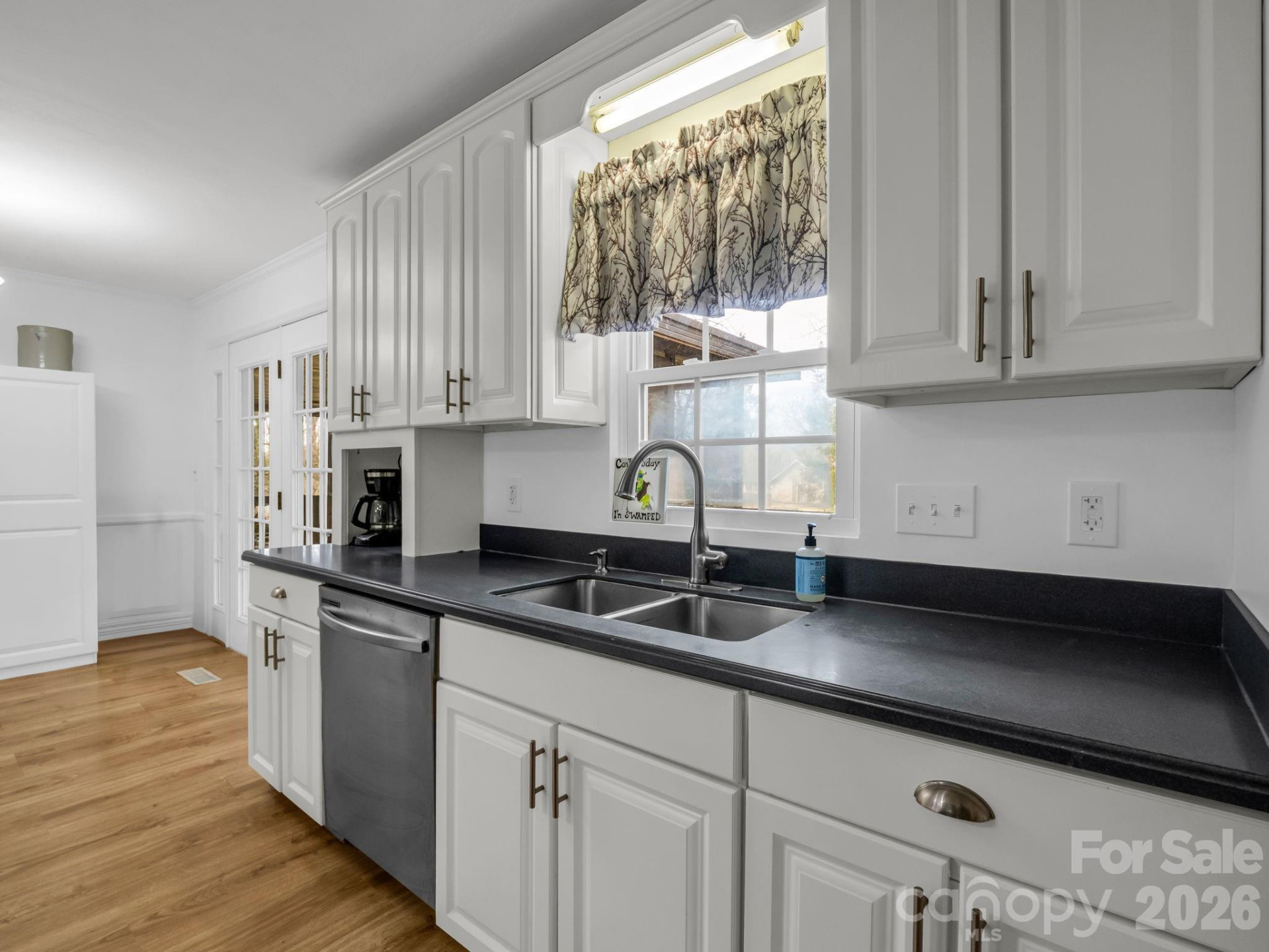 54 Broadway Avenue - Photo 11