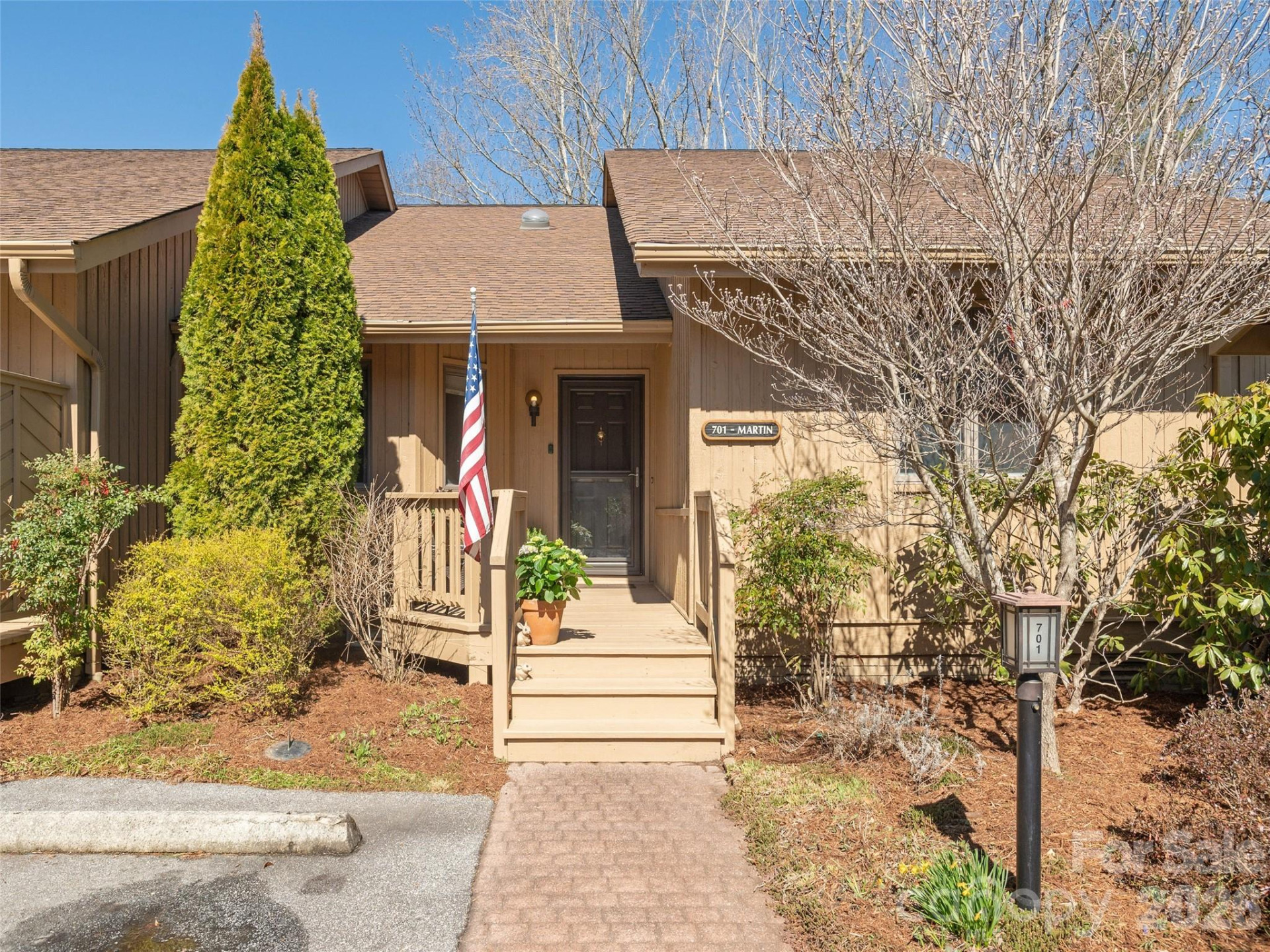 701 Red Oak Drive - Photo 2