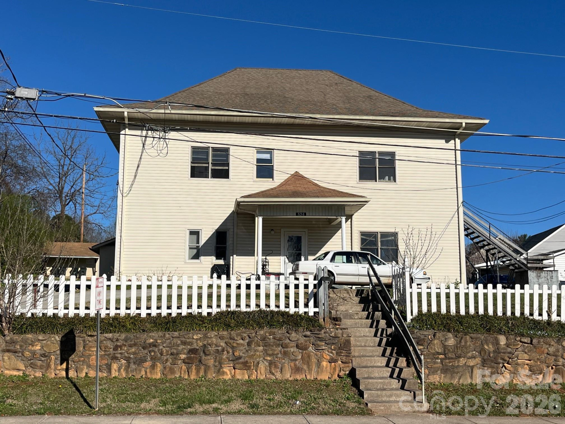 524 Baldwin Avenue - Photo 2