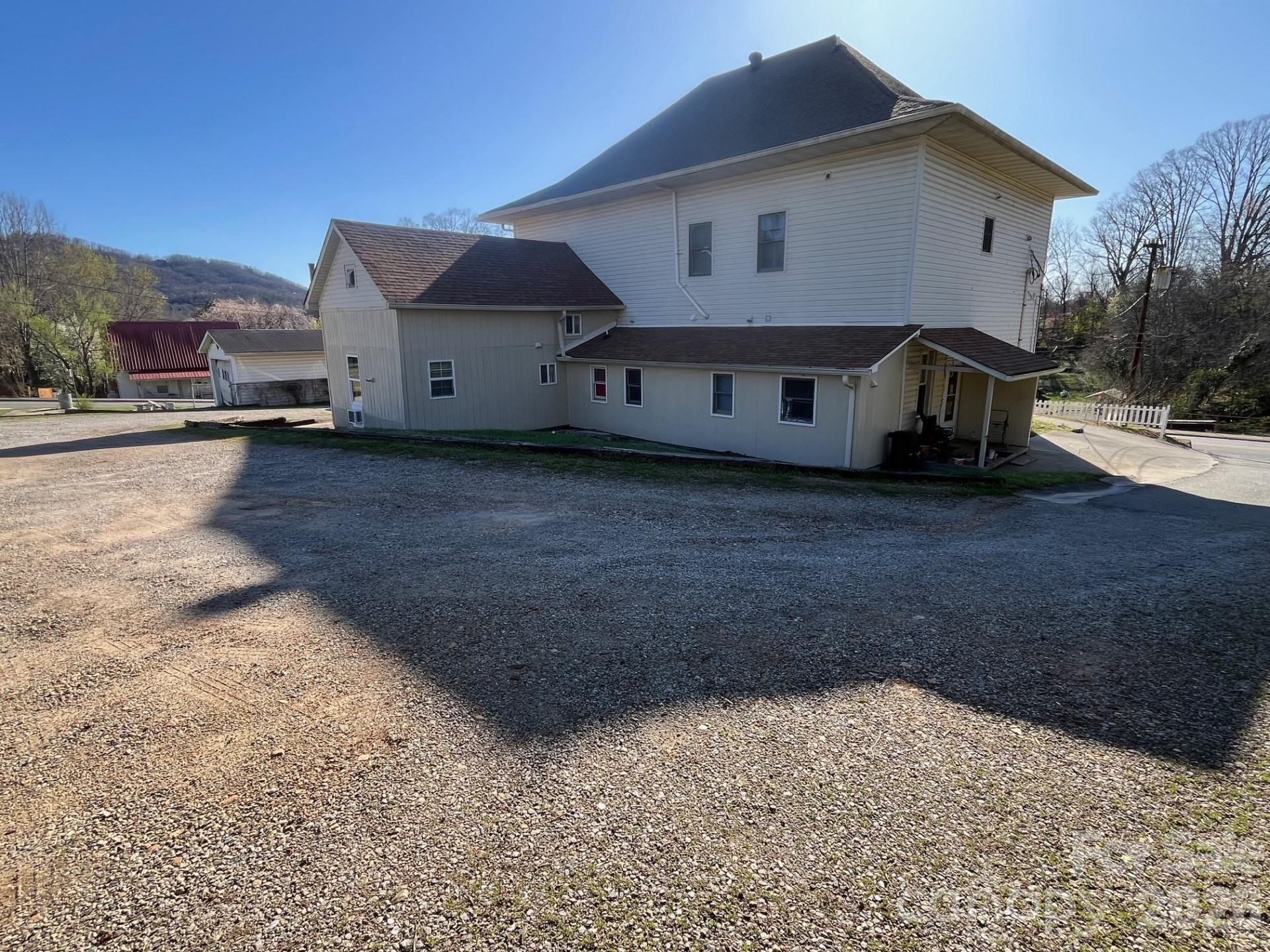 524 Baldwin Avenue - Photo 3