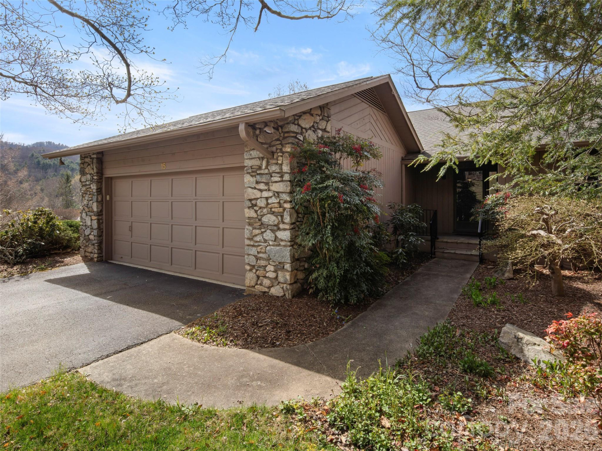 15 Ridge Terrace - Photo 2