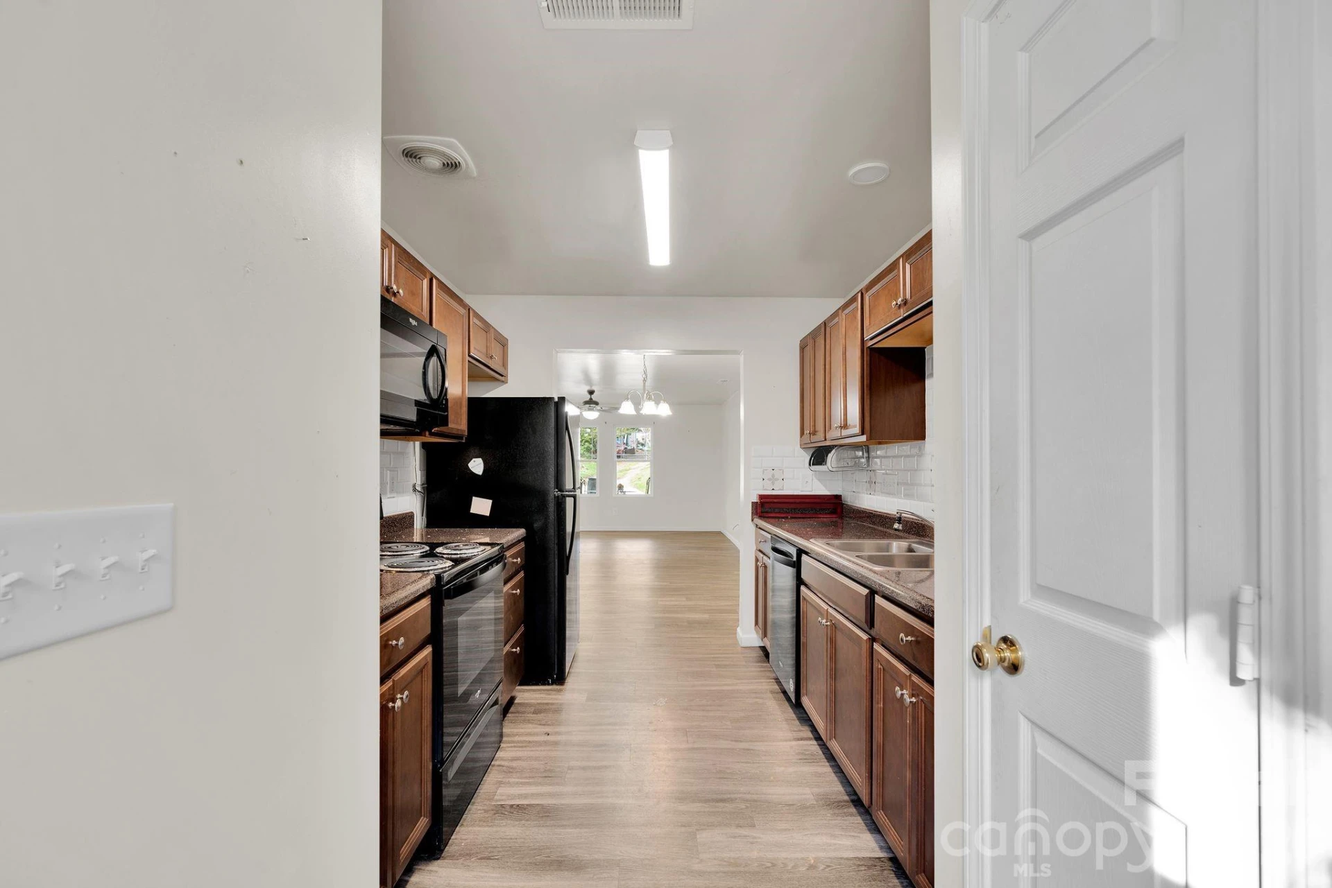 372 Mills Avenue - Photo 15