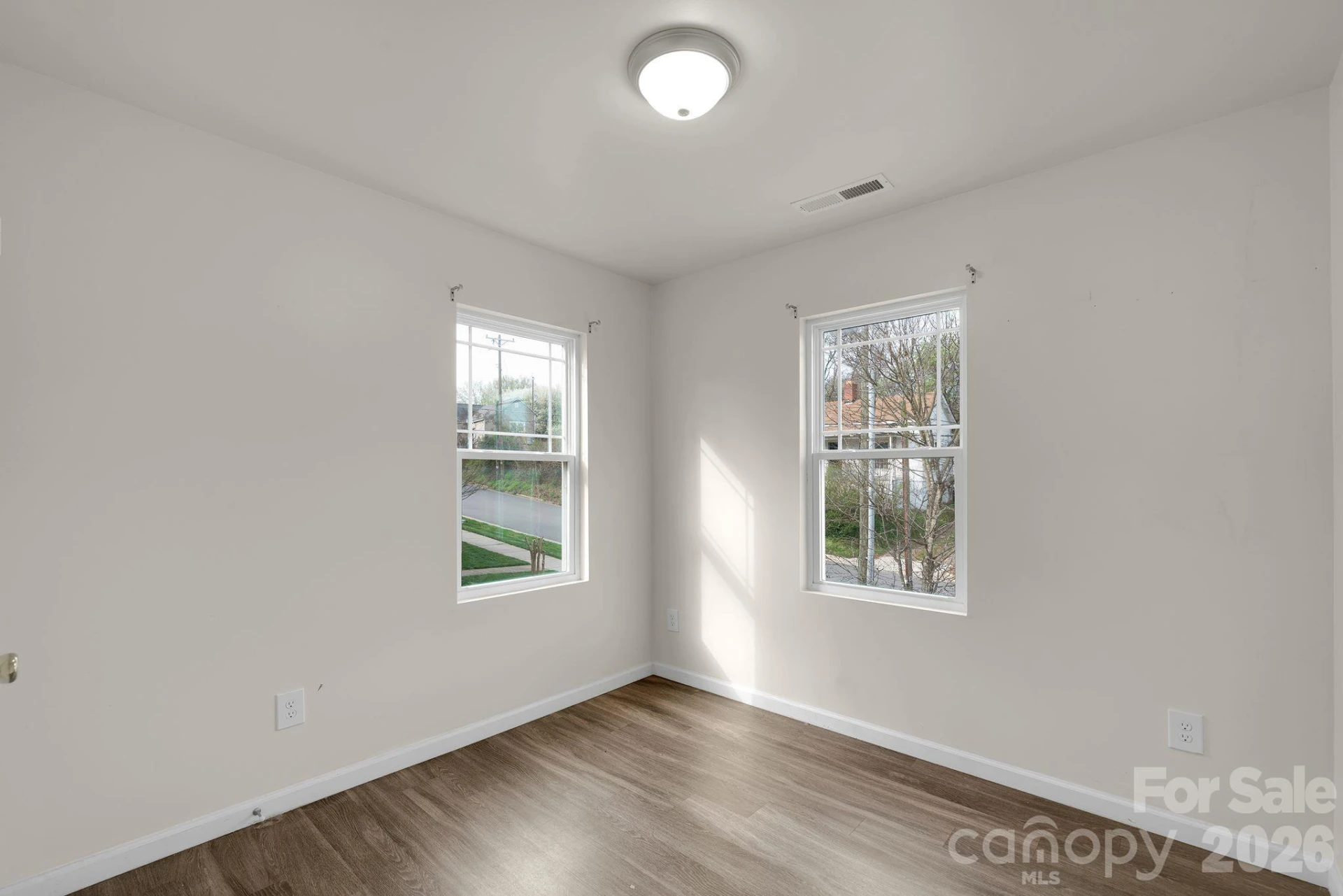 372 Mills Avenue - Photo 10