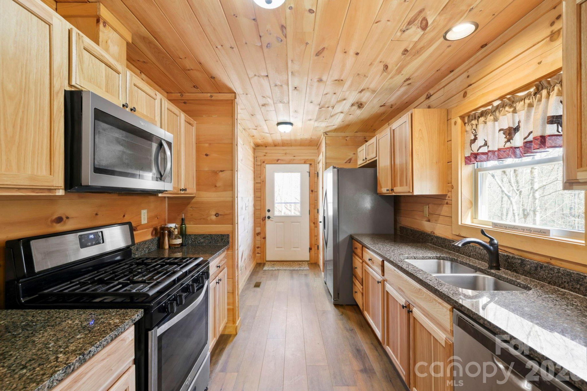 344 Wolf Trail - Photo 2