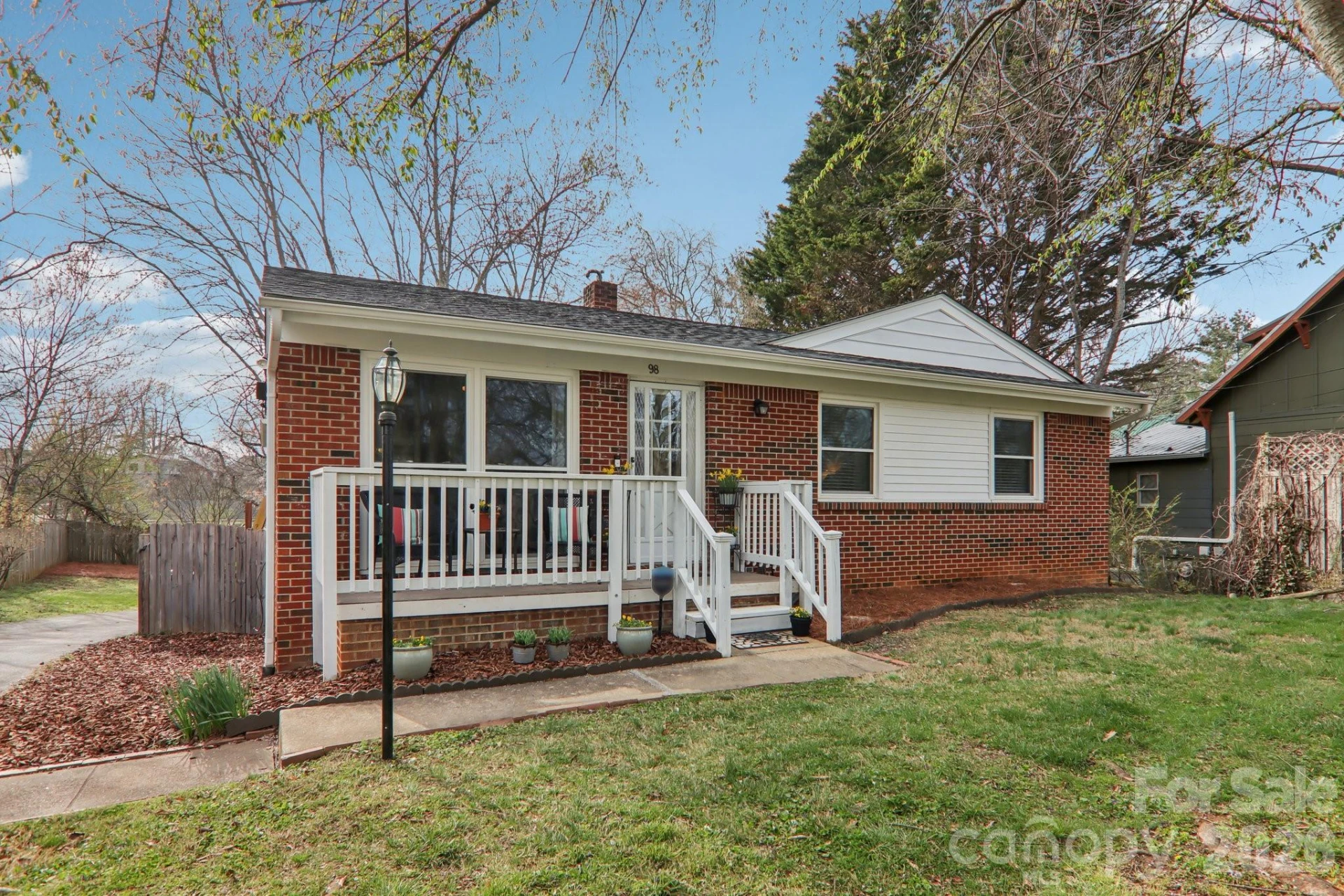 98 Oak Knoll Road