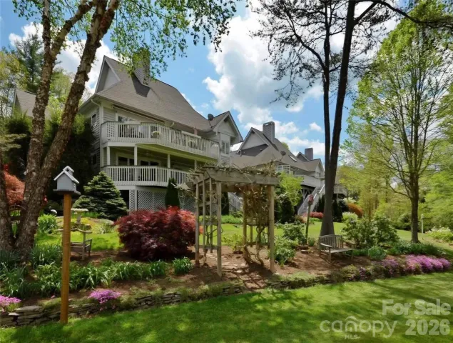 38 Highland Pointe Drive
