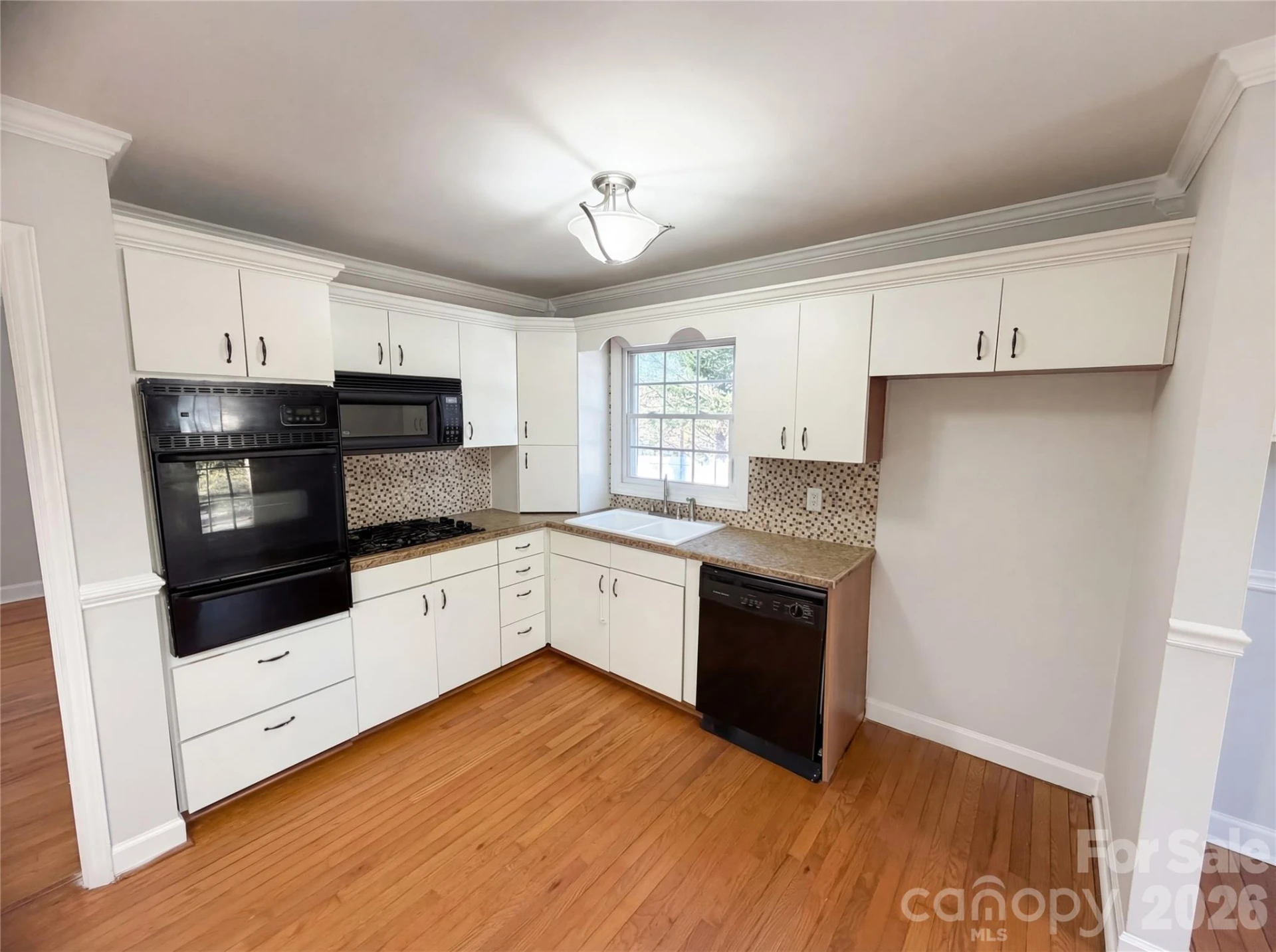 1512 Buckingham Avenue - Photo 2