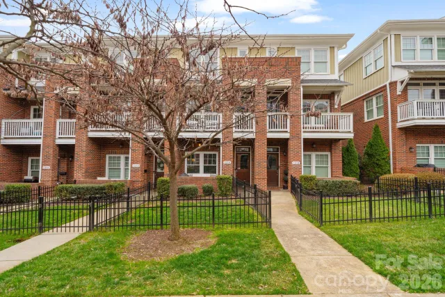 1214 Macomb Place