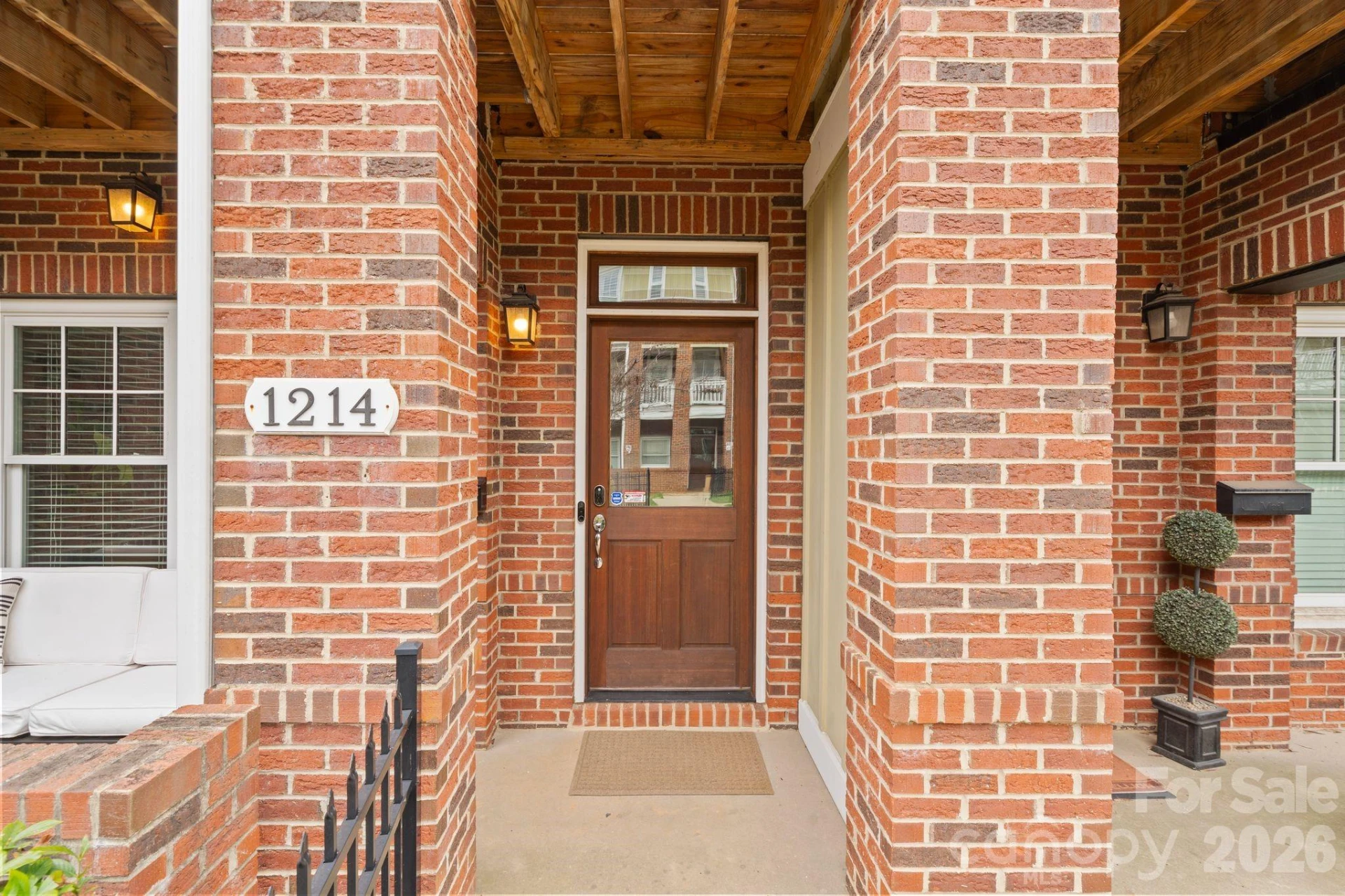 1214 Macomb Place - Photo 2