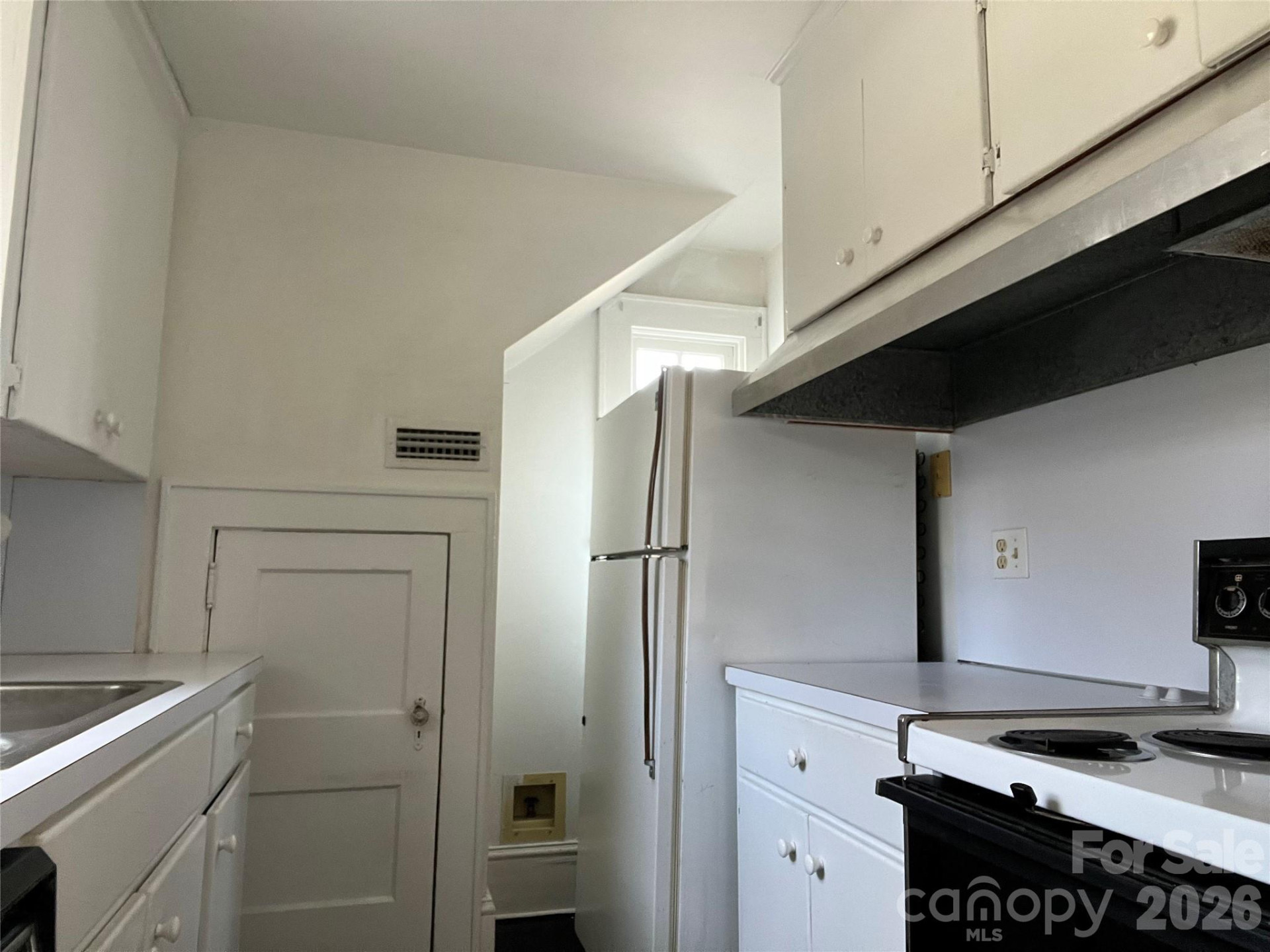 144 Broadway Street - Photo 3