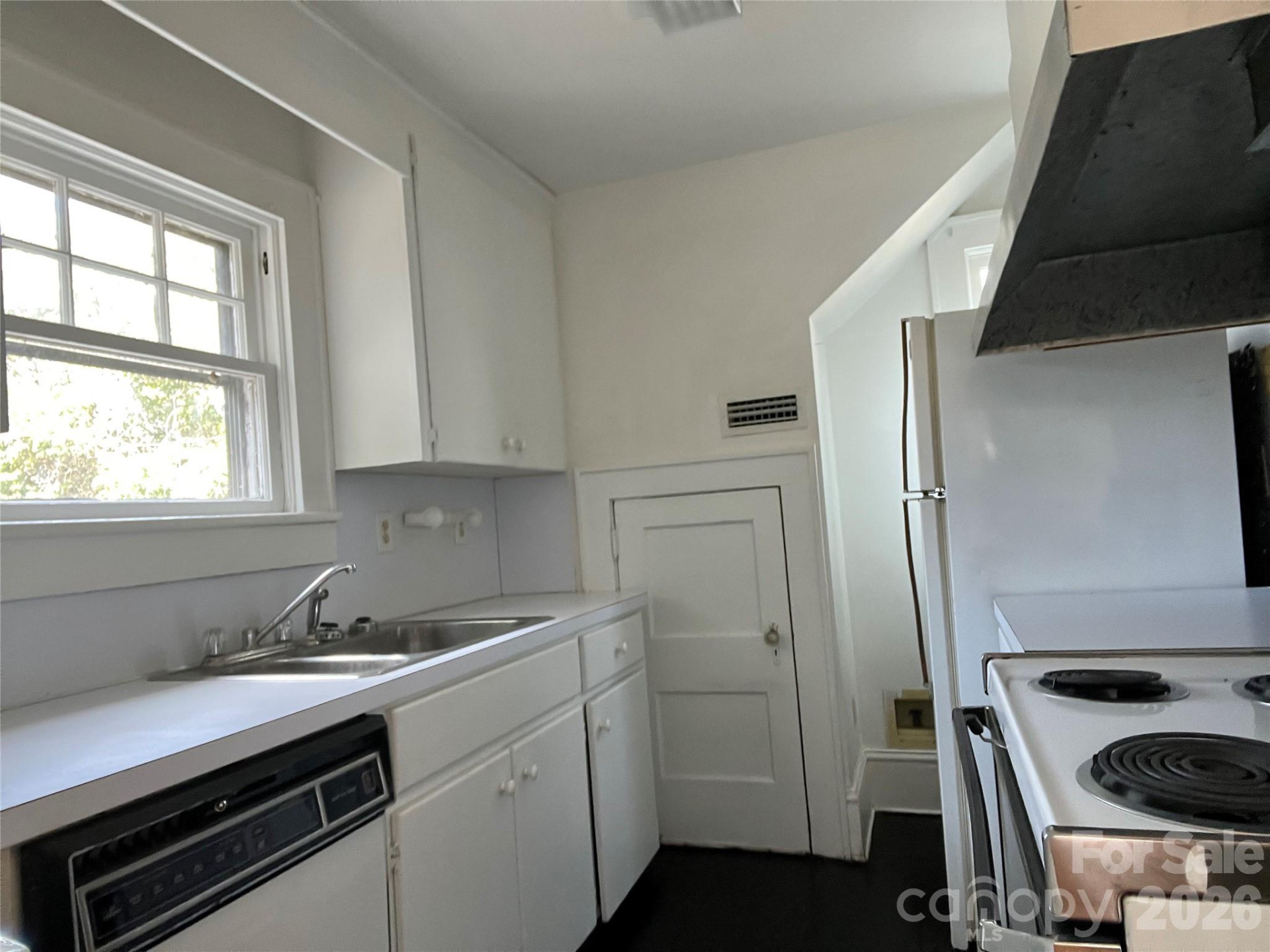 144 Broadway Street - Photo 4