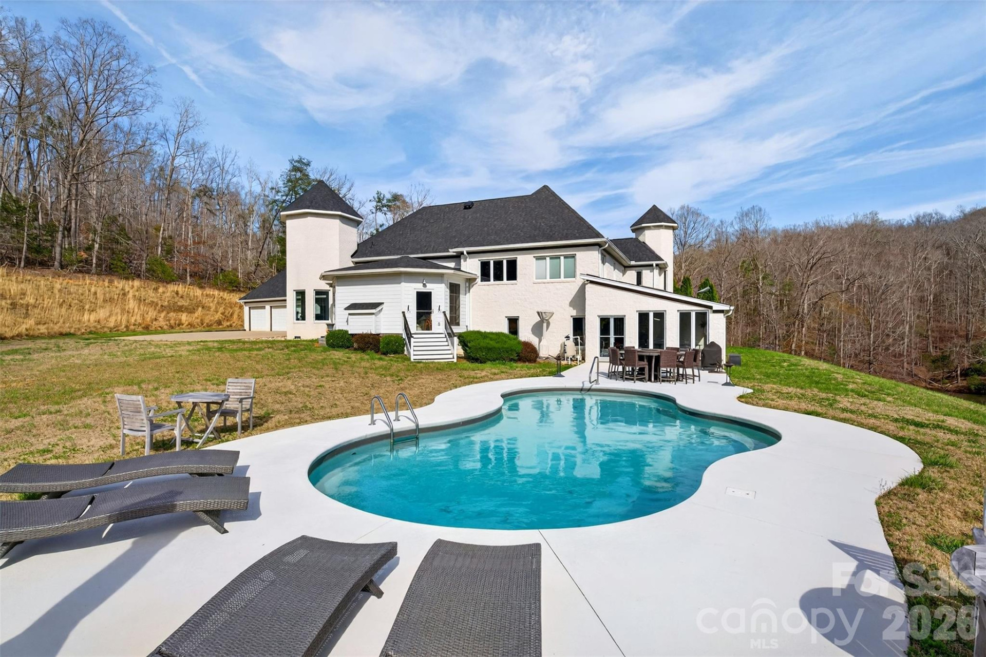 300 Springhill Drive - Photo 3