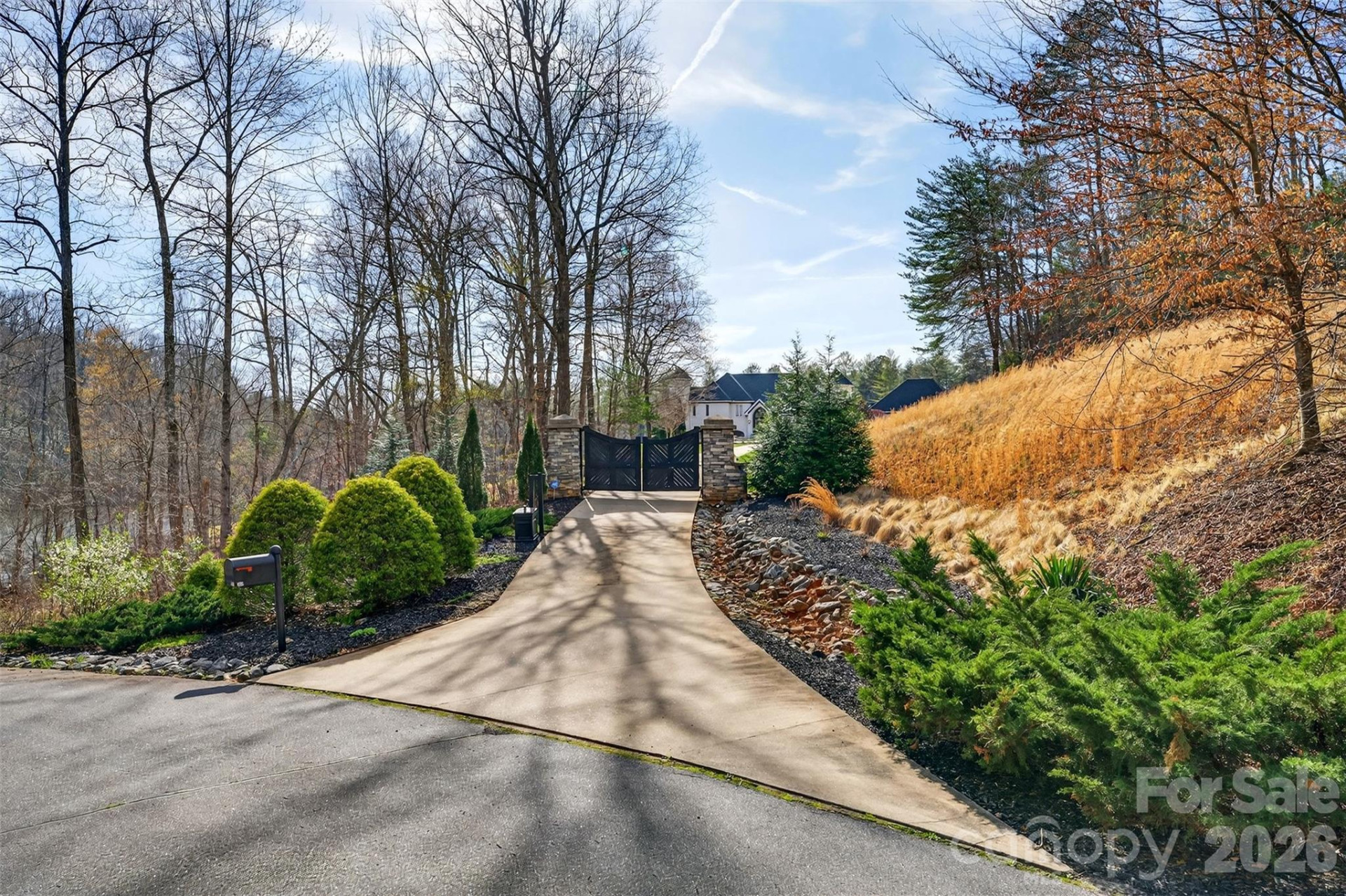 300 Springhill Drive - Photo 4