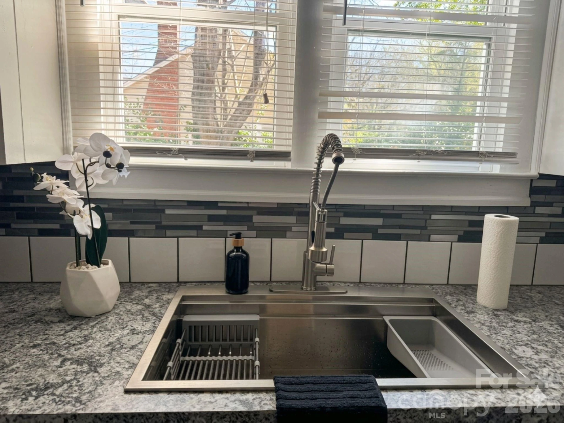 741 Brooklyn Avenue - Photo 8