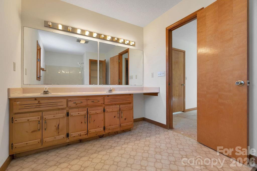 416 Kanasgowa Drive - Photo 18