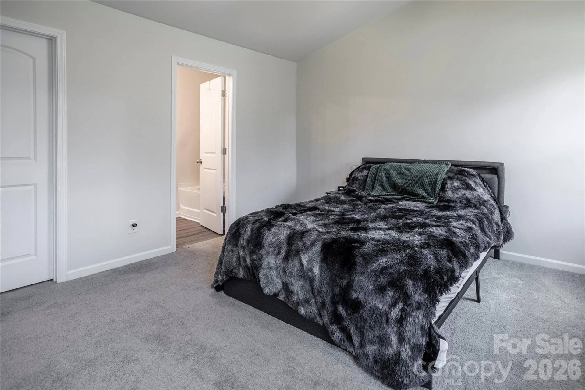 132 Crown Court - Photo 28