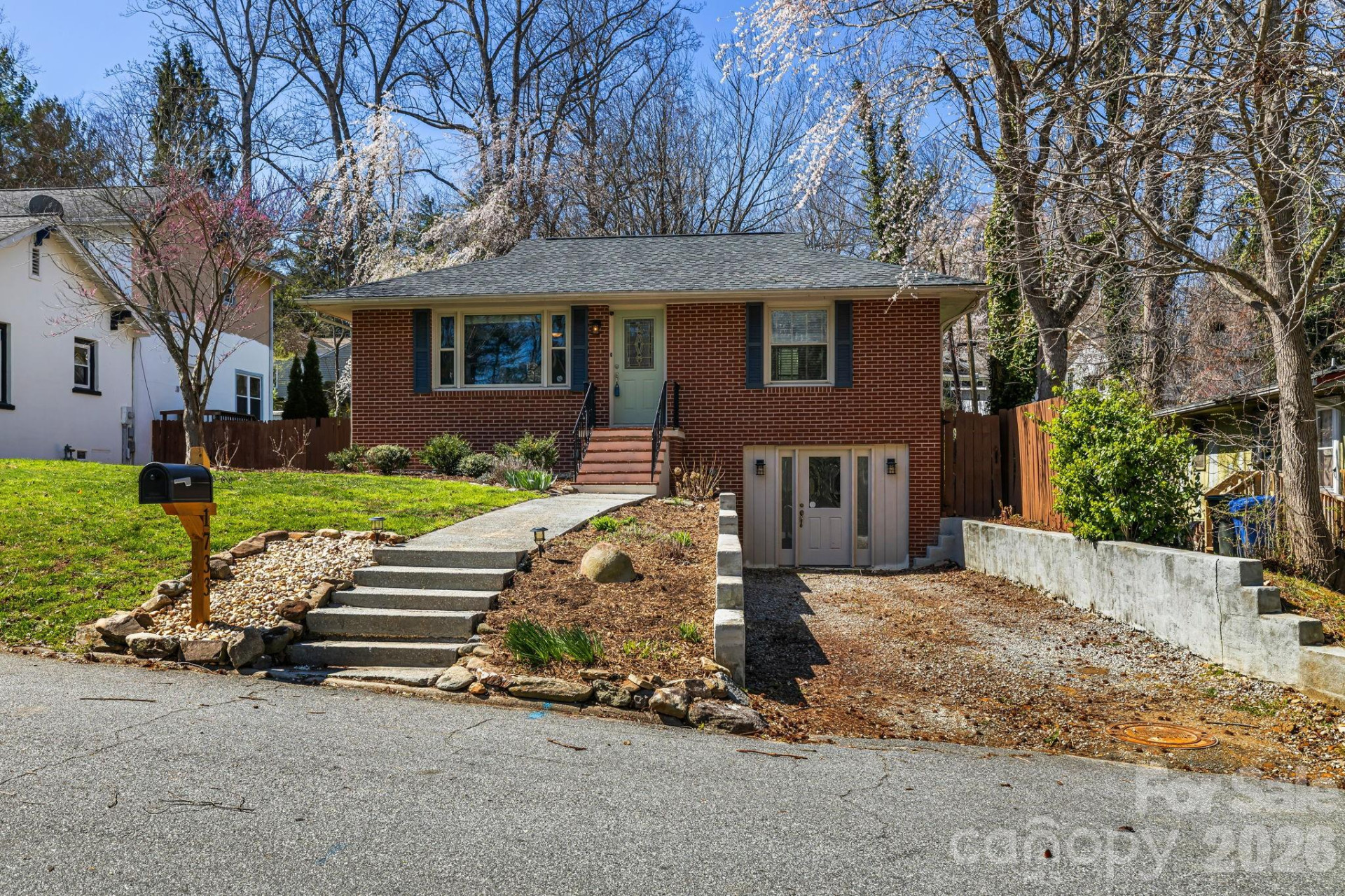 1733 Clairmont Drive - Photo 2