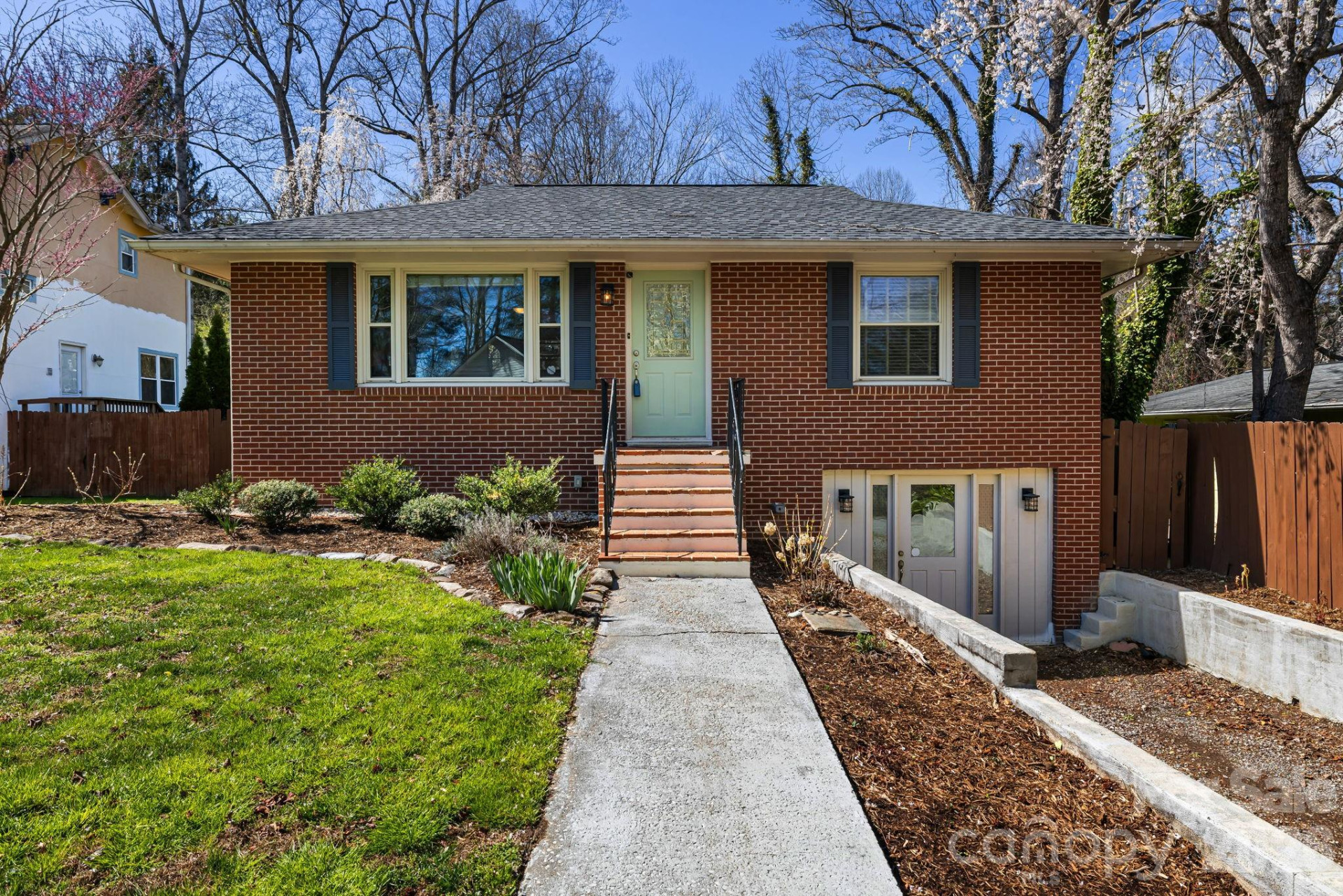 1733 Clairmont Drive - Photo 3