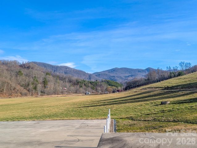 124 Shootout Lane, Burnsville, NC, 28714