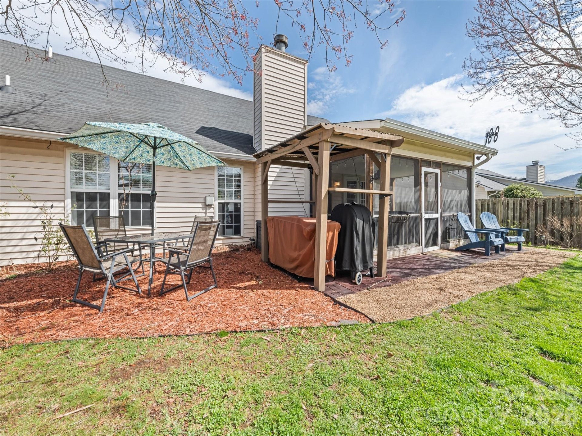 922 Woodhill Drive - Photo 4