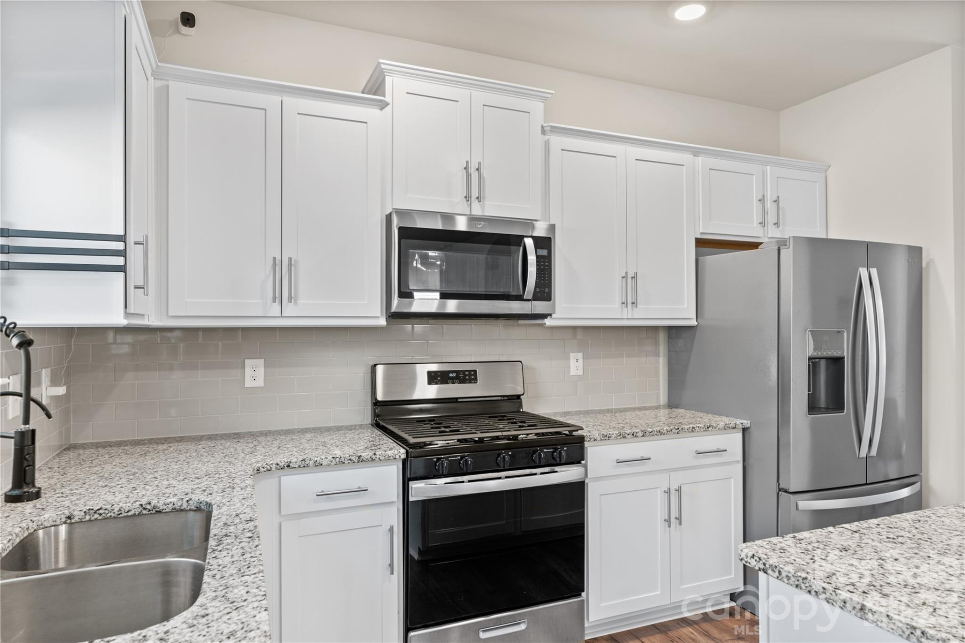 814 Monterey Court - Photo 6