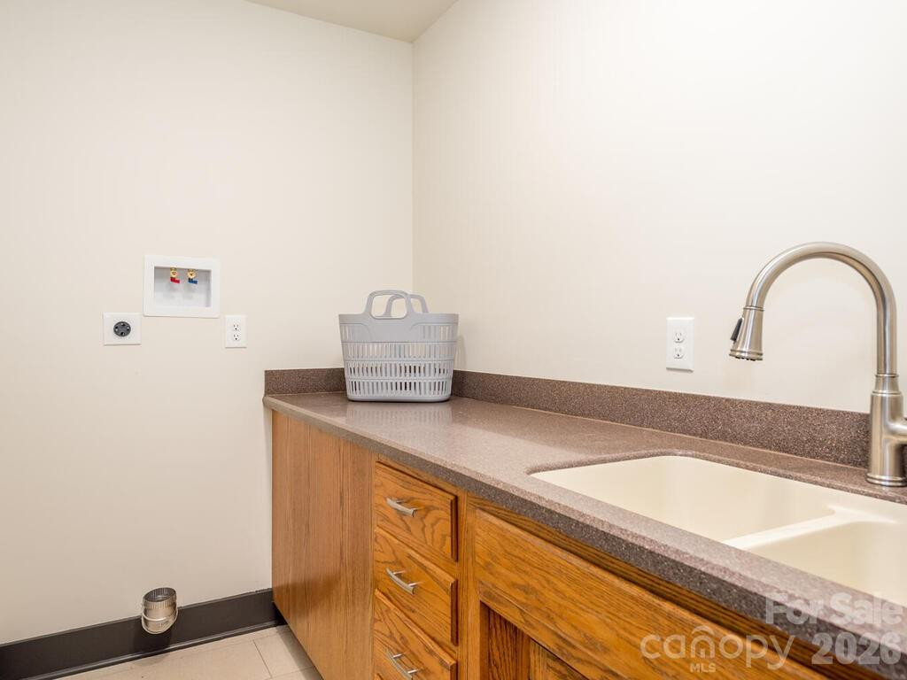 1952 Country Club Drive - Photo 11