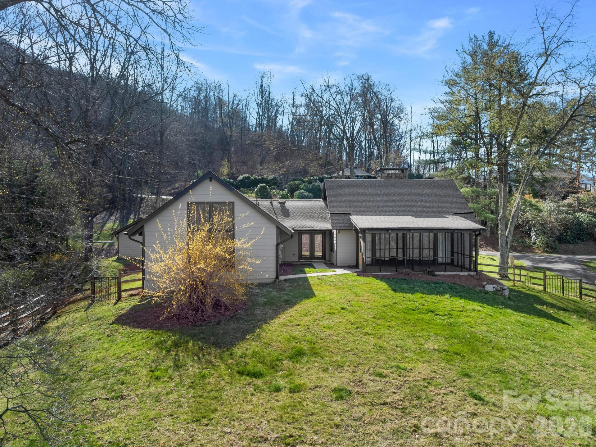 1952 Country Club Drive - Photo 36