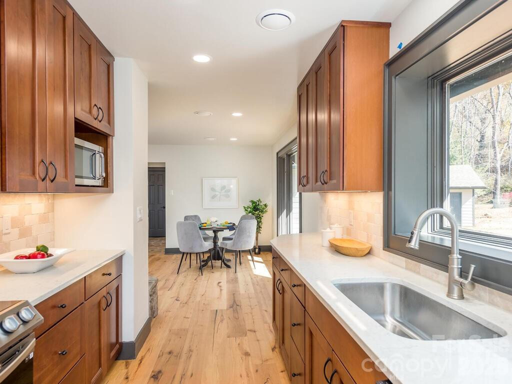 1952 Country Club Drive - Photo 10