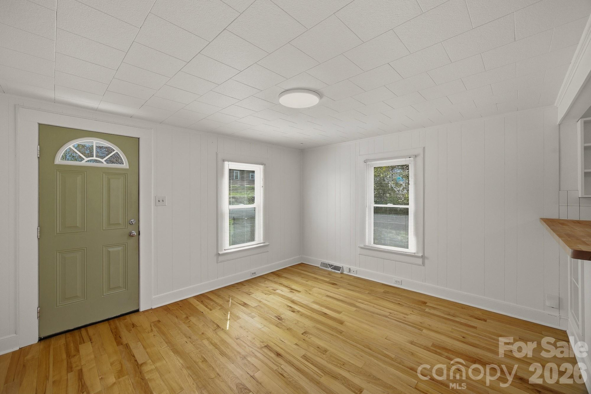 105 Moses Street - Photo 2