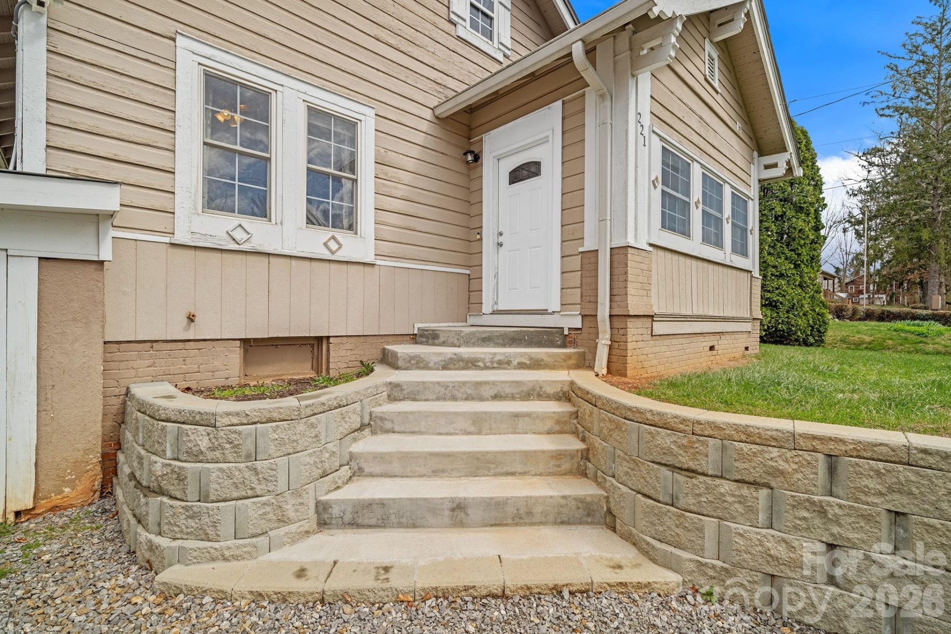 221 Summit Street - Photo 3