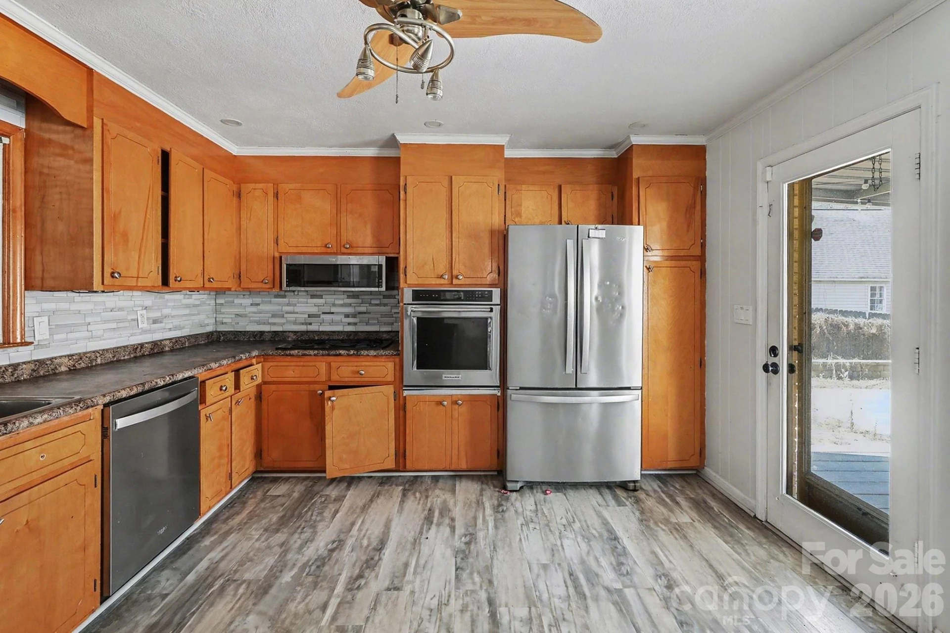 213 Lakeview Drive - Photo 5