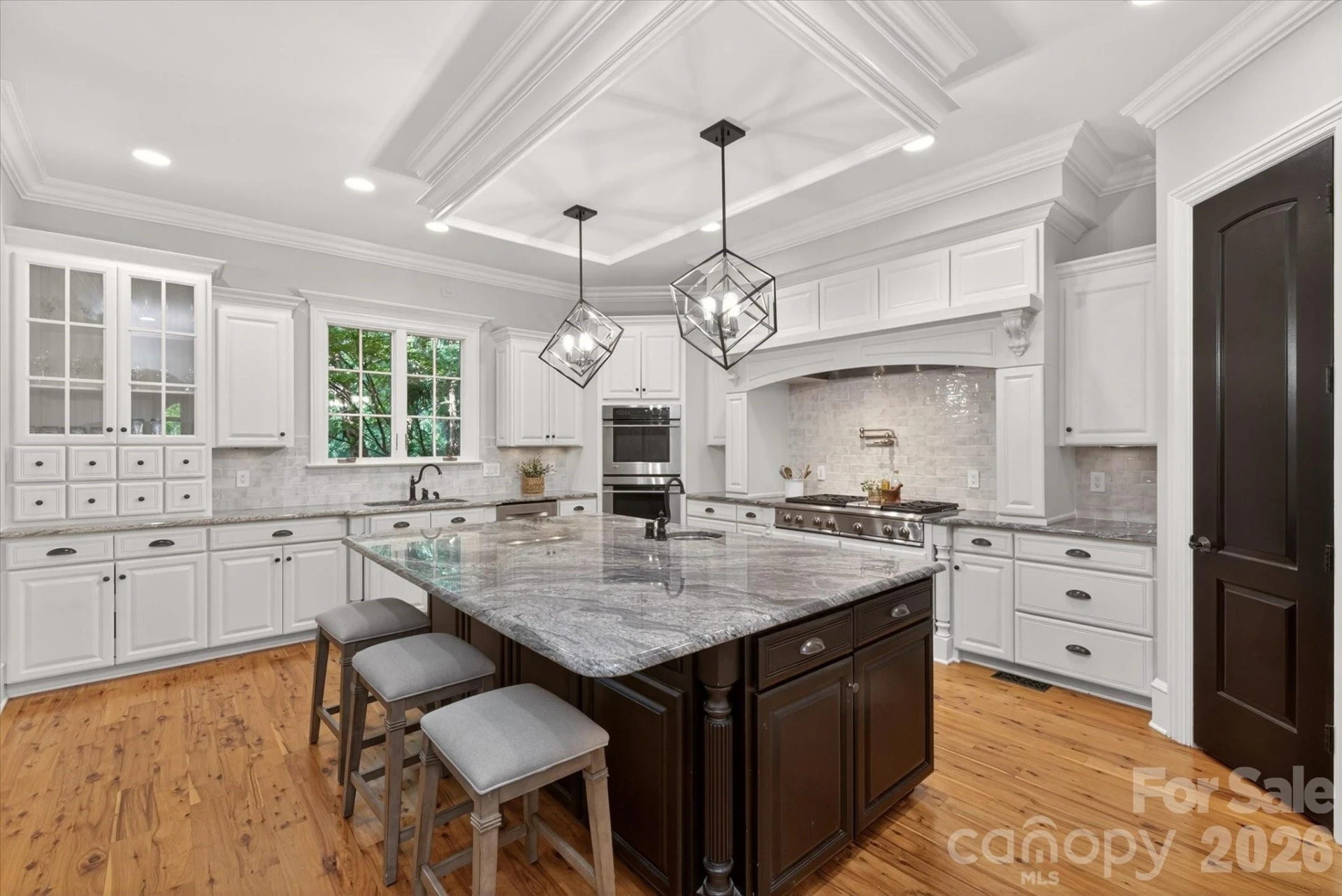 1629 Lookout Circle - Photo 2