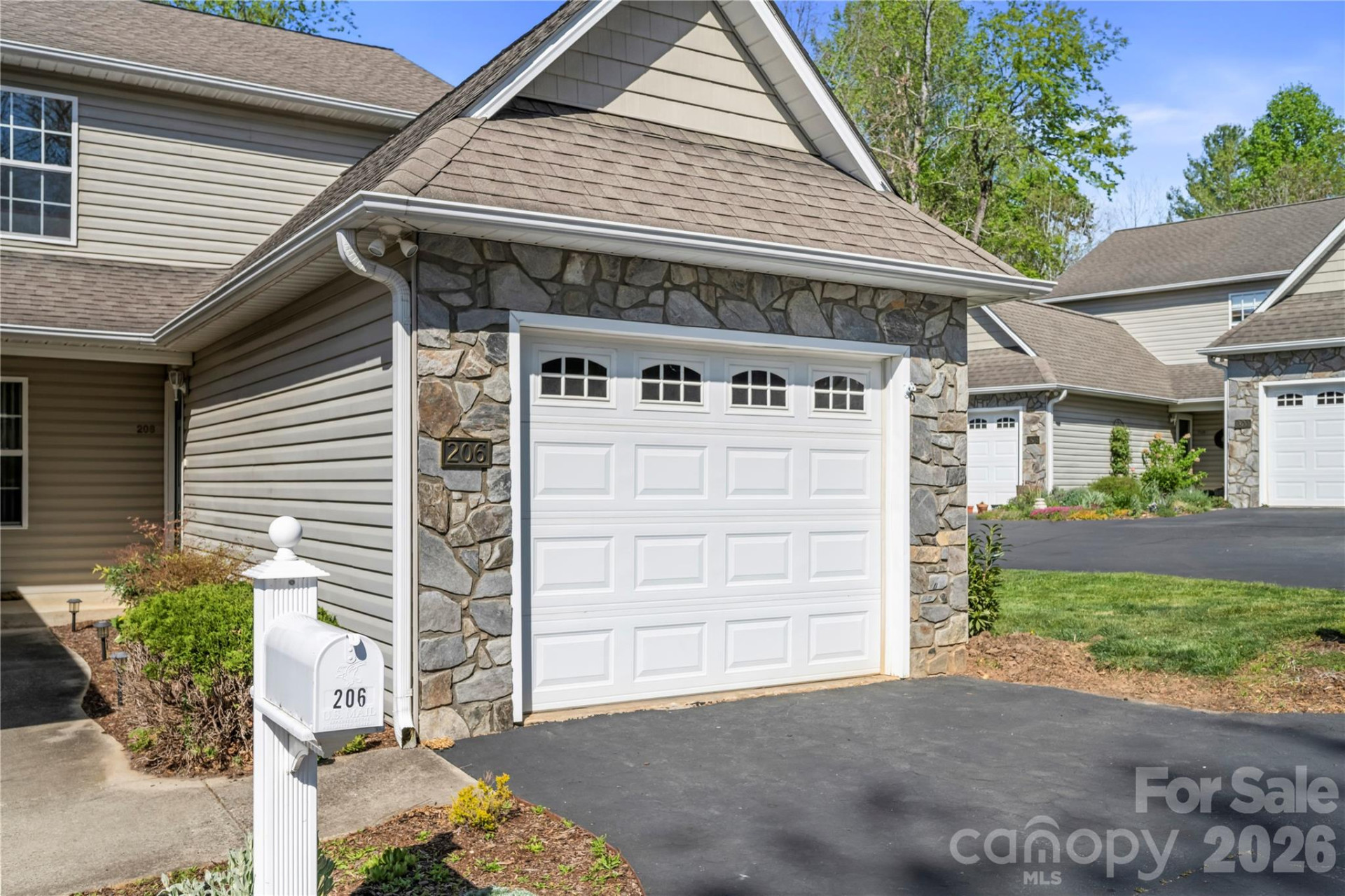 206 Waters Edge Drive - Photo 2