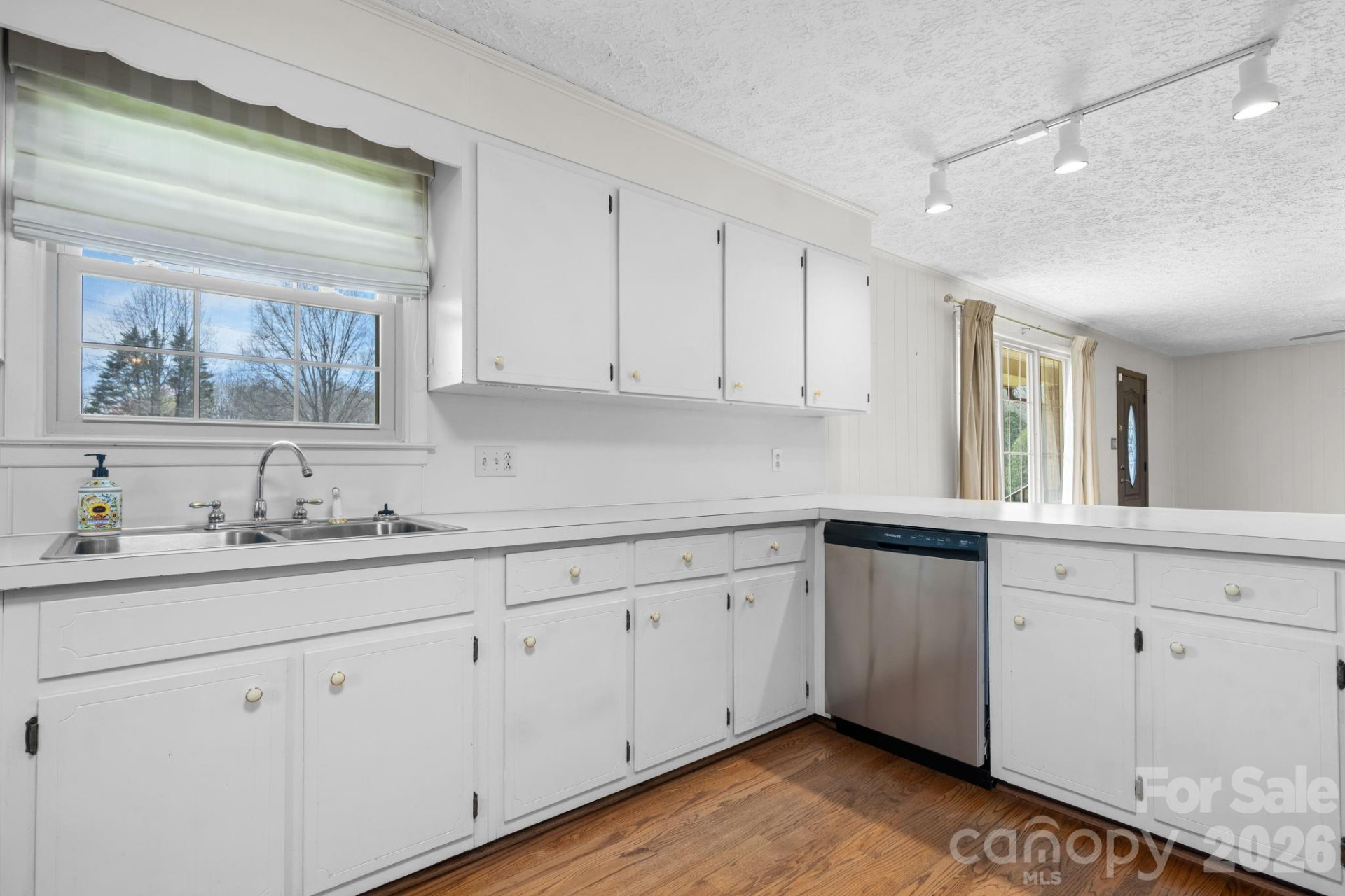 5515 Chestnut Drive - Photo 9